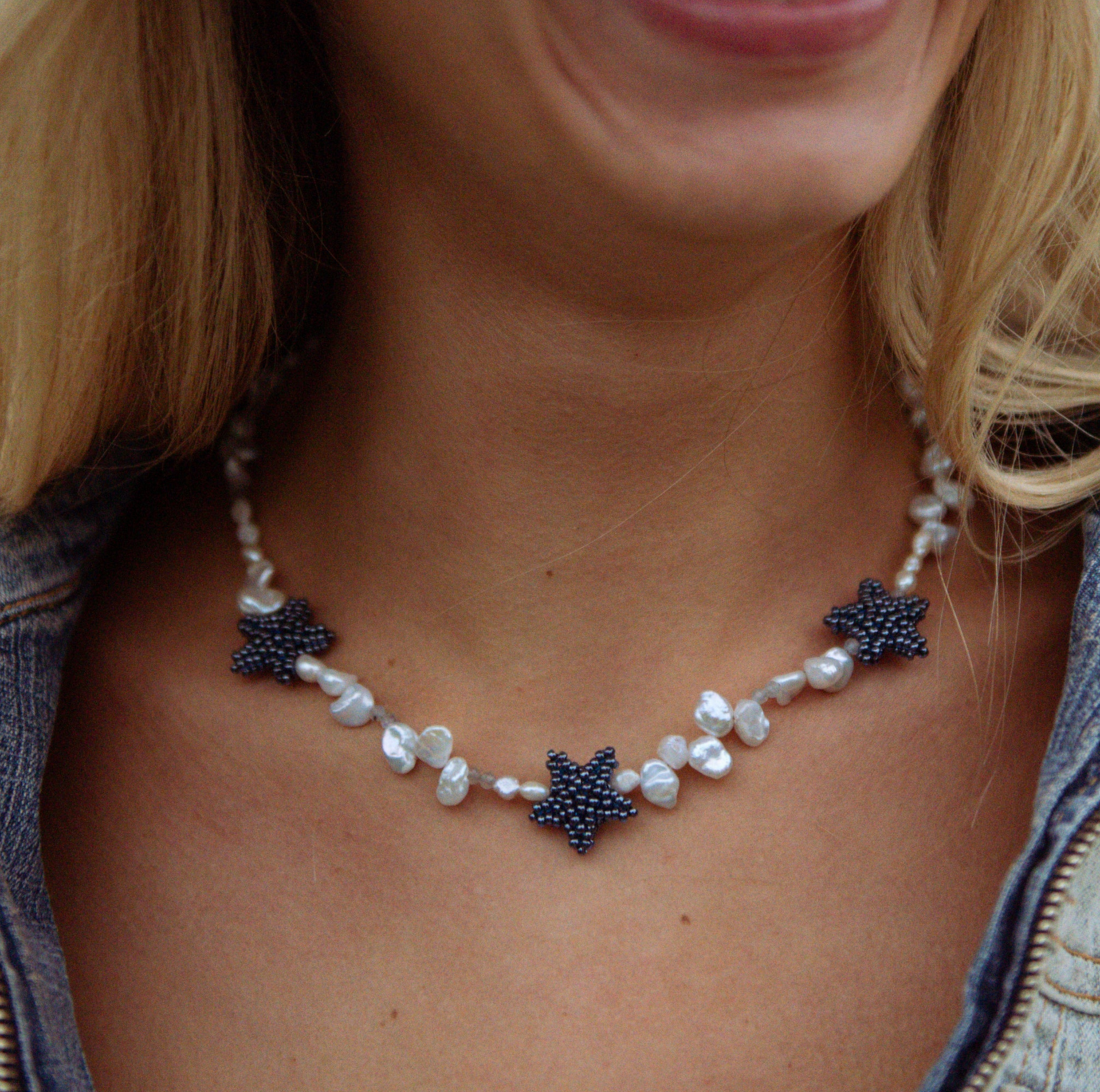 Christophe Coppens　ネイビー パール調ネックレス Midnight Rodeo Keshi Necklace – maisondeperla